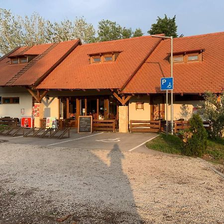 Szitakoeto Panzio Balatonfuzfo Exterior photo