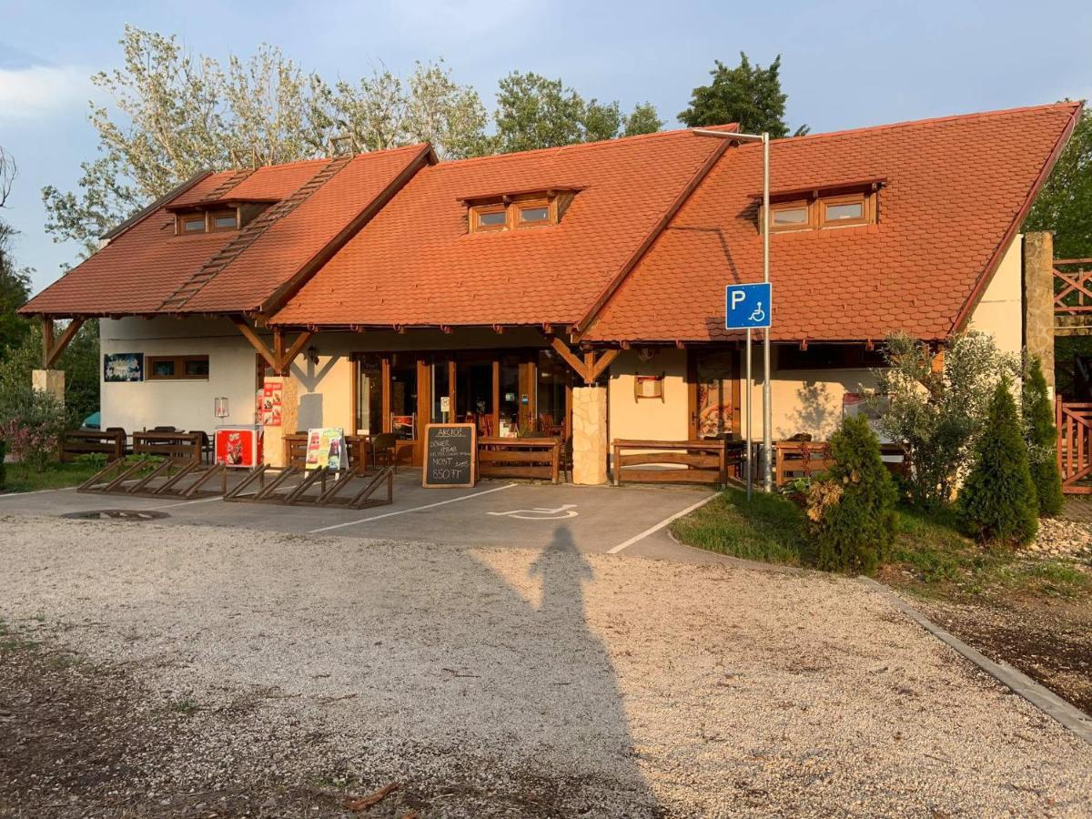 Szitakoeto Panzio Balatonfuzfo Exterior photo